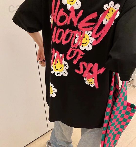 women's t-shirt designer 22 spring and summer new minority design smiling sunflower front back printed t-shirt loose round neck casual, White
women's t-shirt designer 22 spring and summer new minority design smiling sunflower front back printed t-shirt loose round neck casual, White