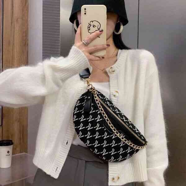 purses most popular chest bag of the same style
purses most popular chest bag of the same style