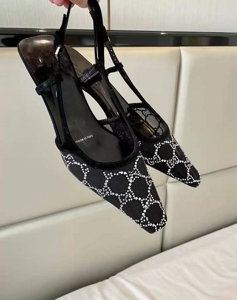 2022 luxury women's g slingback sandals pump aria slingback shoes are presented in black mesh with crystals sparkling motif back buckle
2022 luxury women's g slingback sandals pump aria slingback shoes are presented in black mesh with crystals sparkling motif back buckle