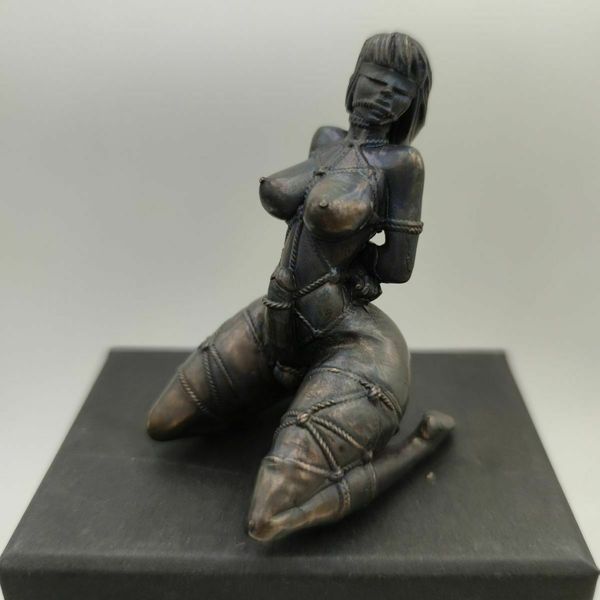 arts and crafts hemp rope binds plump woman statue black brass figurines miniatures body art crafts desk ornaments retro home decoration
arts and crafts hemp rope binds plump woman statue black brass figurines miniatures body art crafts desk ornaments retro home decoration