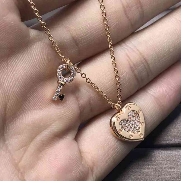 uv76 high version love key necklace female t family heart-shaped hangtag crossing 18k key clavicle necklace, Black
uv76 high version love key necklace female t family heart-shaped hangtag crossing 18k key clavicle necklace, Black