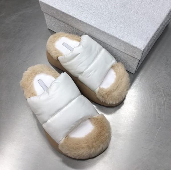2022 furry thick bottom eiderdown down sandals and slippers all-match comfortable fur slipper women wear warm cotton ladies thick-sole slipp, Black
2022 furry thick bottom eiderdown down sandals and slippers all-match comfortable fur slipper women wear warm cotton ladies thick-sole slipp, Black