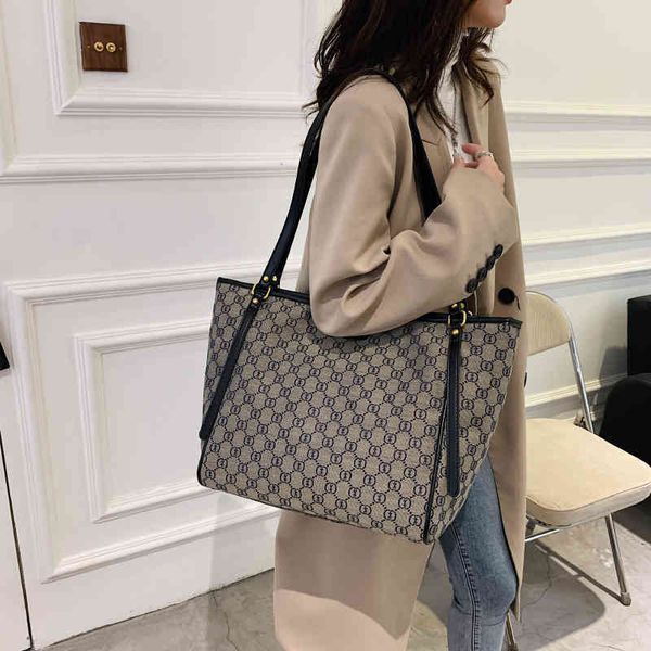 2022 new designer handbags high version advanced feeling large capacity women's new fashion versatile atmosphere portable shoulder comm
2022 new designer handbags high version advanced feeling large capacity women's new fashion versatile atmosphere portable shoulder comm