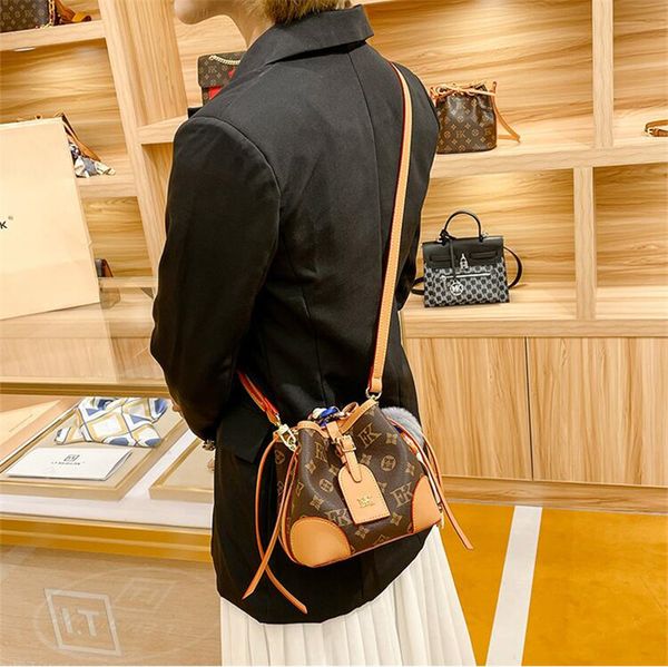 genuine leather cowhide bag women handbag backpack designers mini classical tote crossbody womens handbags wallet shoulder shopping bags
genuine leather cowhide bag women handbag backpack designers mini classical tote crossbody womens handbags wallet shoulder shopping bags