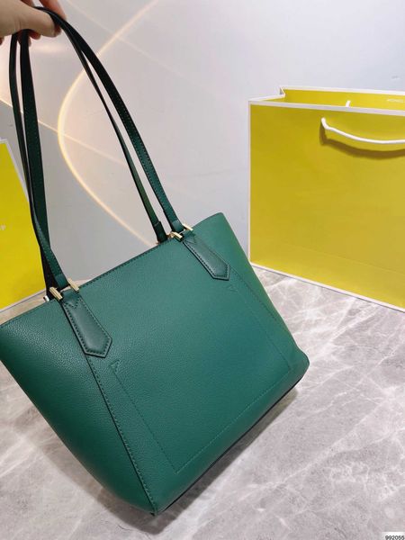 high-end designer bags original handbag hardware log object is simply totes too beautiful to a classic type new fabrics
high-end designer bags original handbag hardware log object is simply totes too beautiful to a classic type new fabrics