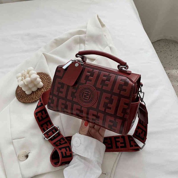 2022 luxury bags female versatile one messenger bag embossed soft leather portable small square bag
2022 luxury bags female versatile one messenger bag embossed soft leather portable small square bag