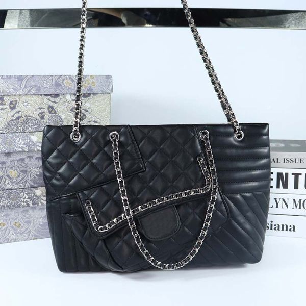 2022 european and american fashion leather diamond bag, versatile women's cross-body bag, large capacity, one shoulder chain for women
2022 european and american fashion leather diamond bag, versatile women's cross-body bag, large capacity, one shoulder chain for women