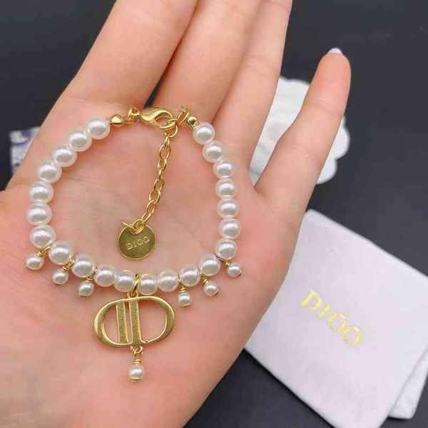new letter pearl necklace women's high light luxury style versatile personalized hand jewelry, Golden;silver
new letter pearl necklace women's high light luxury style versatile personalized hand jewelry, Golden;silver