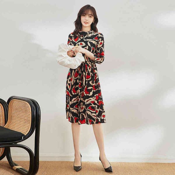silk irregular lapel contrast stitching digital printed mulberry dress female, Black;gray
silk irregular lapel contrast stitching digital printed mulberry dress female, Black;gray