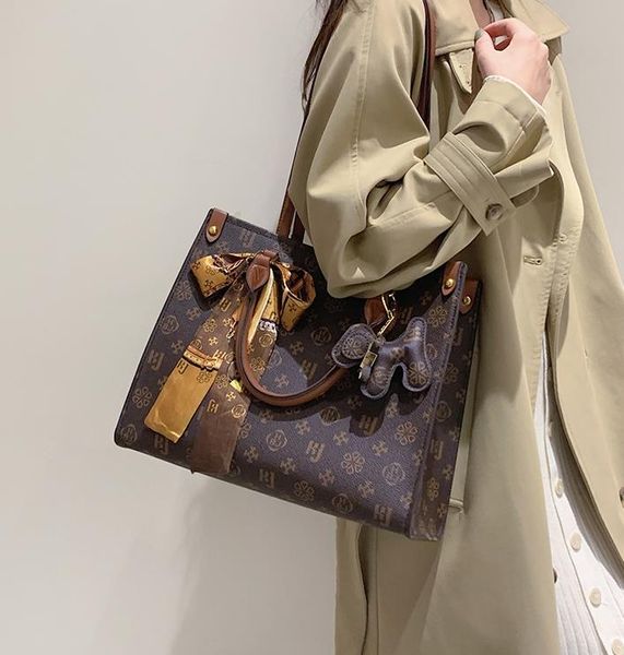 vintage print one shoulder handbag women tote bag large capacity shoulder messenger bags
vintage print one shoulder handbag women tote bag large capacity shoulder messenger bags