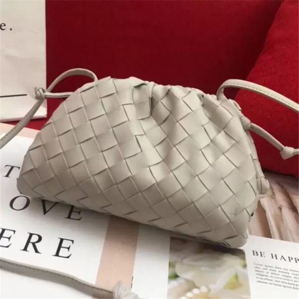 summer women purse and handbags 2022 new fashion casual small square bags unique designer shoulder messenger bags h0687
summer women purse and handbags 2022 new fashion casual small square bags unique designer shoulder messenger bags h0687