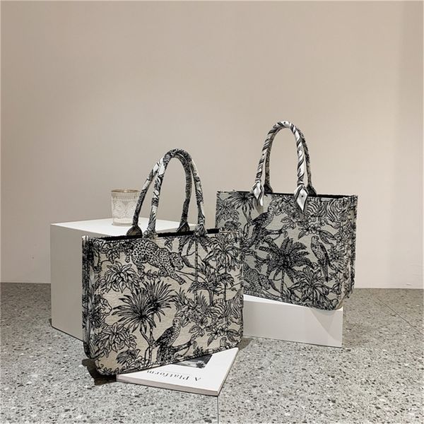 women's winter version fashion contrast color single armpit foreign style portable tote fashion purses outlet online
women's winter version fashion contrast color single armpit foreign style portable tote fashion purses outlet online