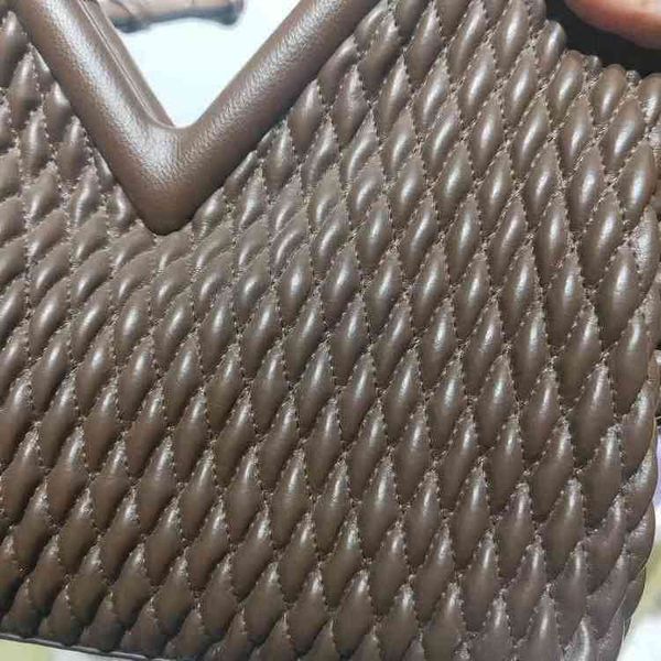 venetas handbag bottegas inverted triangle woven women's hand fold clip bag one shoulder messenger dumpling bag napa lamb leather bag 7
venetas handbag bottegas inverted triangle woven women's hand fold clip bag one shoulder messenger dumpling bag napa lamb leather bag 7