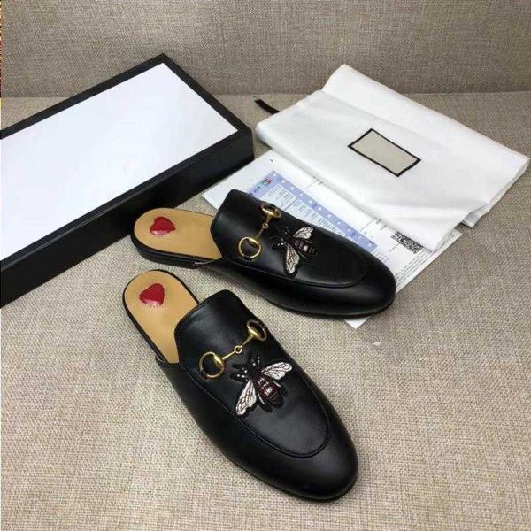 summer 100% beach slippers classic letter flops shoes women flip large metal leather lady slides baotou designer suede flat cowhide men wglx, Black
summer 100% beach slippers classic letter flops shoes women flip large metal leather lady slides baotou designer suede flat cowhide men wglx, Black