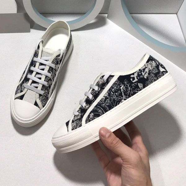 2022 paris dies shoes 2022 walk 'n 'oblique women shoe sneaker gray black white embroidered cotton low -cut shoes fashion rosa mut
2022 paris dies shoes 2022 walk 'n 'oblique women shoe sneaker gray black white embroidered cotton low -cut shoes fashion rosa mut