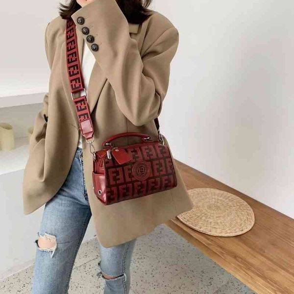 purses retro small bag women's new versatile texture letter shoulder bag women's messenger boston bag
purses retro small bag women's new versatile texture letter shoulder bag women's messenger boston bag