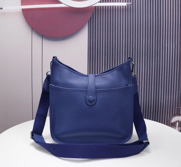 2021 luxury designer shoulder bag eveling leather all leather handbag backpack girl cross body purse size 28 cm
2021 luxury designer shoulder bag eveling leather all leather handbag backpack girl cross body purse size 28 cm