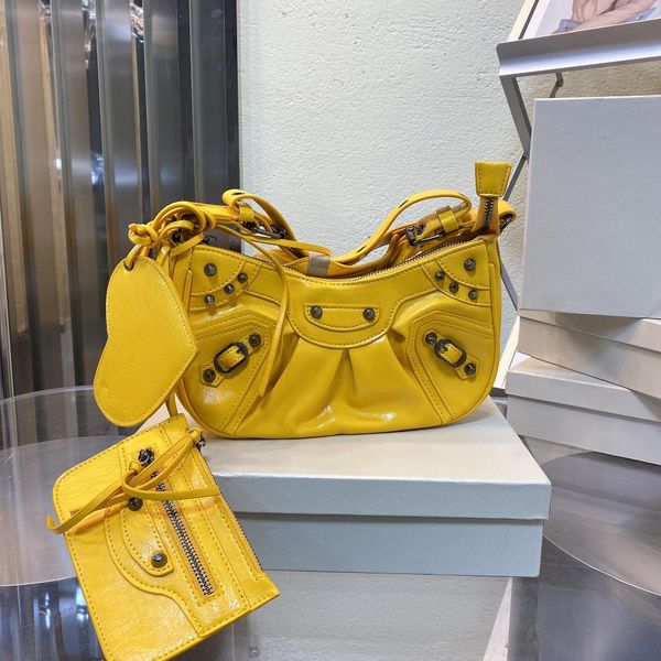 louiseity 1 viutonity half oblique ladies handbag purse locomotive motorcycle bag element design rivet quality cagole leather le classi vawj
louiseity 1 viutonity half oblique ladies handbag purse locomotive motorcycle bag element design rivet quality cagole leather le classi vawj