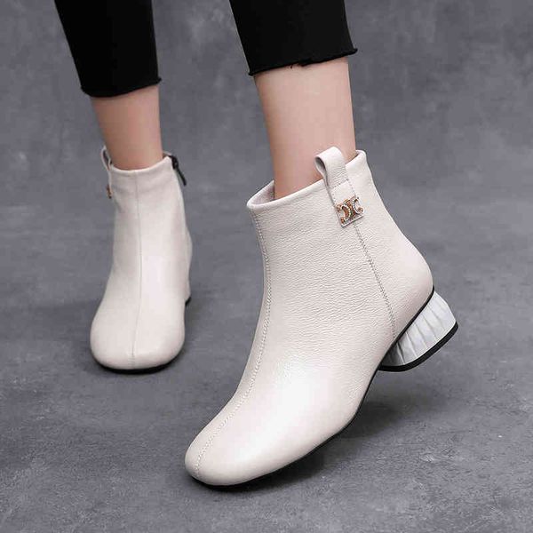 slippers short boots women's autumn and winter single thick heel leather fashion medium large 41-43 with plush cotton 6s8t, Black
slippers short boots women's autumn and winter single thick heel leather fashion medium large 41-43 with plush cotton 6s8t, Black