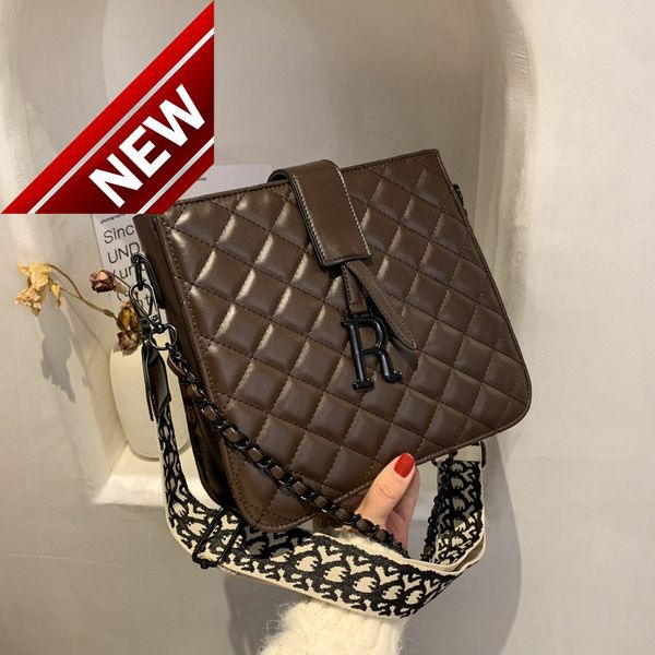 direct sale quality discount chain women's new in and small style one shoulder msenger trend fashion women messenger bag
direct sale quality discount chain women's new in and small style one shoulder msenger trend fashion women messenger bag