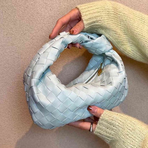2022 soft cowhide woven horn bag knotted handbag large capacity wrinkled dumpling female
2022 soft cowhide woven horn bag knotted handbag large capacity wrinkled dumpling female