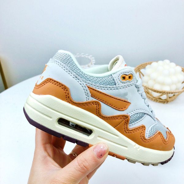 2022 max 1 running shoes kids clot kiss of death cha airmaxs n7 taupe haze london amsterdam denham trainers outdoor sneakers 28-35, Black
2022 max 1 running shoes kids clot kiss of death cha airmaxs n7 taupe haze london amsterdam denham trainers outdoor sneakers 28-35, Black