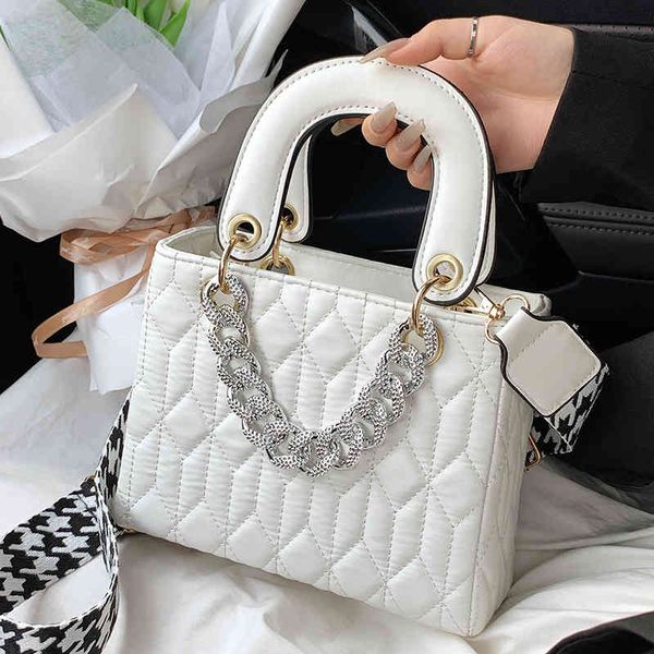 embroidered summer 2022 new texture wide shoulder belt msenger personalized chain small bag 2022 brand luxury fashion design ladies handbags
embroidered summer 2022 new texture wide shoulder belt msenger personalized chain small bag 2022 brand luxury fashion design ladies handbags