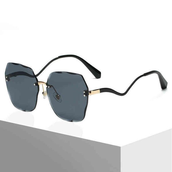 sunglasses frameless cut edge gradient polygon ocean piece uv proof v shaped curved mirror legs, White;black
sunglasses frameless cut edge gradient polygon ocean piece uv proof v shaped curved mirror legs, White;black