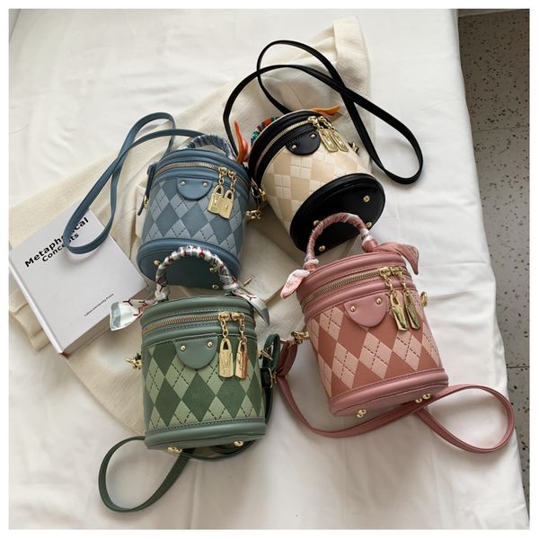 mini bucket cylinder bag designer luxury pu leather beach shoulder handbag cross body zipper lock purse with adjustable shoulder strap
mini bucket cylinder bag designer luxury pu leather beach shoulder handbag cross body zipper lock purse with adjustable shoulder strap