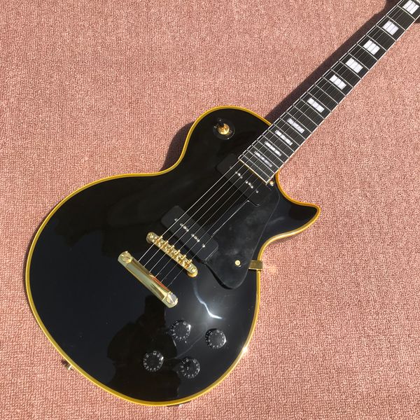 black electric guitar, 2 p90 pickups, rosewood fingerboard, gold hardware, yellow edge binding same of the pictures
black electric guitar, 2 p90 pickups, rosewood fingerboard, gold hardware, yellow edge binding same of the pictures