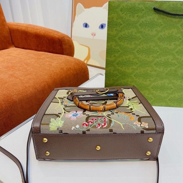 fashion designer totes luxury brand purse open bag wallets women handbags tote real leather bags lady plaid purses duffle by brand033
fashion designer totes luxury brand purse open bag wallets women handbags tote real leather bags lady plaid purses duffle by brand033