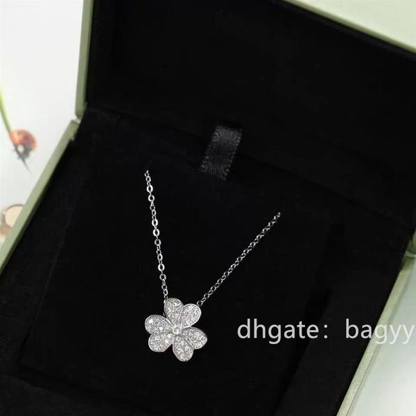 jewelry ladies pendant necklaces love rings van screw earrings carti bracelet party wedding couple gift fashion luxury cleef desig2885, Silver
jewelry ladies pendant necklaces love rings van screw earrings carti bracelet party wedding couple gift fashion luxury cleef desig2885, Silver