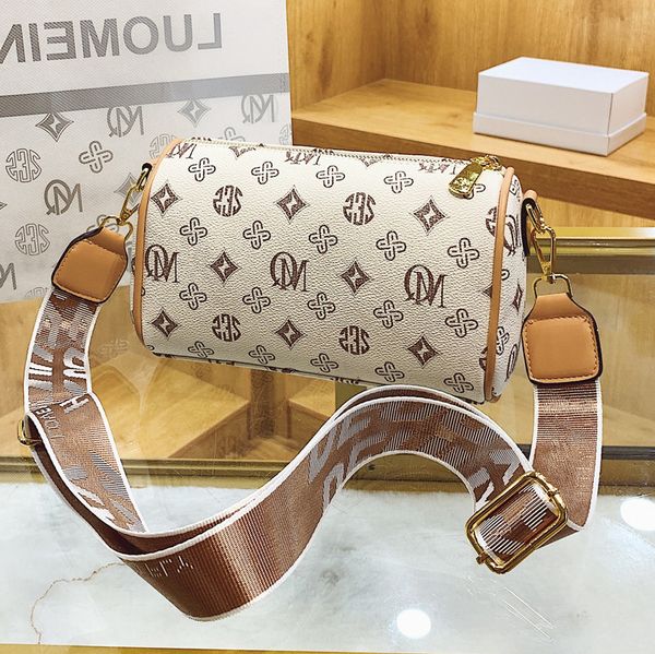 designer bags popular printed small women's 2022 summer new fashion versatile messenger broadband single shoulder square
designer bags popular printed small women's 2022 summer new fashion versatile messenger broadband single shoulder square