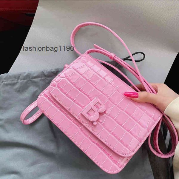 handbags balencaigass classic trend bags 2022 pink cowhide 's crocodile b-shaped tofu hourglass single cross organ small square
handbags balencaigass classic trend bags 2022 pink cowhide 's crocodile b-shaped tofu hourglass single cross organ small square