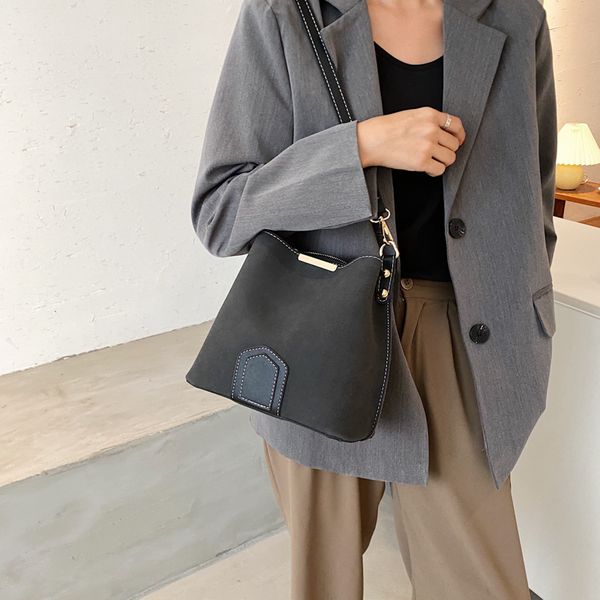2022 new bucket women's shoulder bag genuine leather luxury handbags women bags designer tote bag casual handbag sac a main femme
2022 new bucket women's shoulder bag genuine leather luxury handbags women bags designer tote bag casual handbag sac a main femme