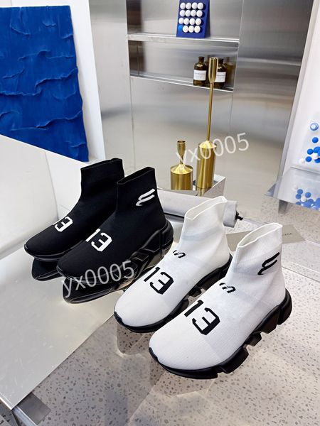 designer casual shoes platform black men womans trainer runner sneaker sock shoe master embossed lady womens speeds booties paris ly220109
designer casual shoes platform black men womans trainer runner sneaker sock shoe master embossed lady womens speeds booties paris ly220109