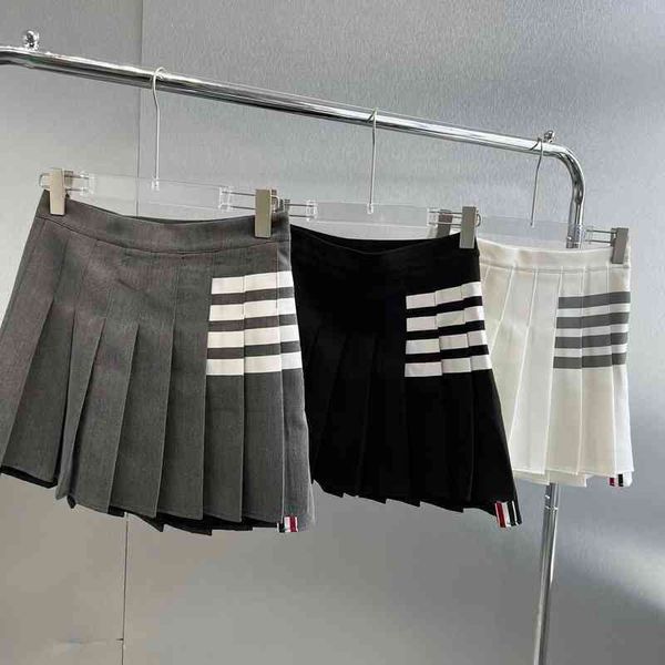 75% off factory direct online short xinling same white four bar casual split ribbon fashion skirt women, Black
75% off factory direct online short xinling same white four bar casual split ribbon fashion skirt women, Black