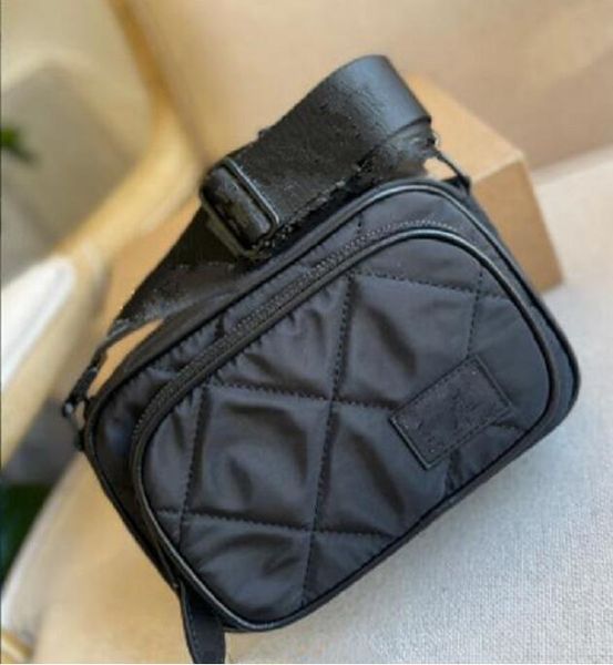 20 designer black messenger men's nylon camera bag fashion men's and women's shoulder
20 designer black messenger men's nylon camera bag fashion men's and women's shoulder