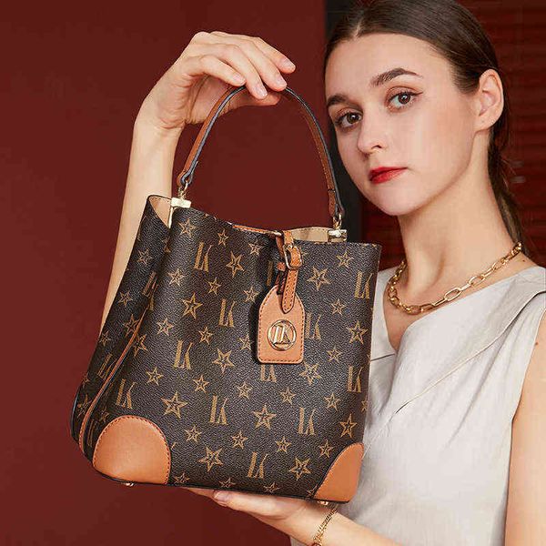 women's handbag versatile diagonal straddle temperament women's niche large capacity 2022 trend shoulder
women's handbag versatile diagonal straddle temperament women's niche large capacity 2022 trend shoulder
