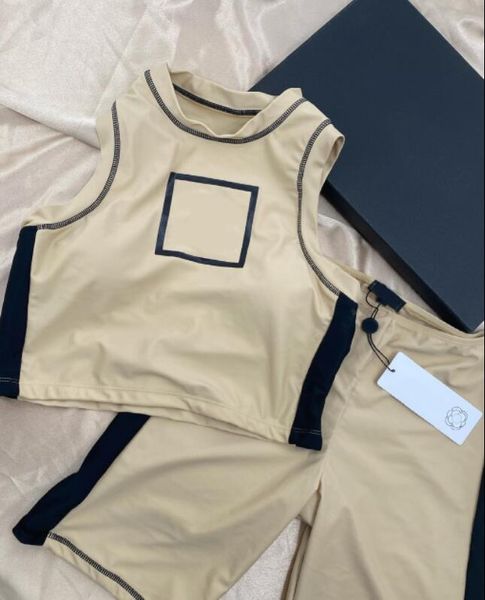 2021ss new designer high-end women's tracksuits running yoga luxury c letter print sleeveless high collar classic color matching, Gray
2021ss new designer high-end women's tracksuits running yoga luxury c letter print sleeveless high collar classic color matching, Gray