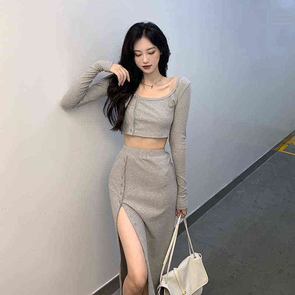 casual skirt suit 2021 autumn big u-neck short crop slim high waist slit half skirt two-piece fashionable women's clothing t220729, Gray
casual skirt suit 2021 autumn big u-neck short crop slim high waist slit half skirt two-piece fashionable women's clothing t220729, Gray