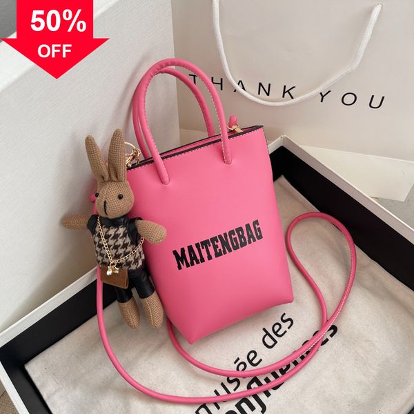 summer mini female 2022 new fashion portable mobile versatile letter color msenger fashionable retro women's totes shoulder bag
summer mini female 2022 new fashion portable mobile versatile letter color msenger fashionable retro women's totes shoulder bag