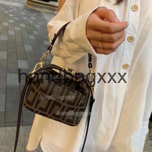 classic flower shoulder bags online suitcases handbag 7a armpit womens vintage genuine leather hand crossbody designer bag high-quality lugg
classic flower shoulder bags online suitcases handbag 7a armpit womens vintage genuine leather hand crossbody designer bag high-quality lugg
