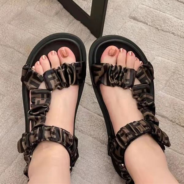 2022 designer slippers new r luxury slides men summer rubber sandals beach slide fashion scuffs slippers indoor shoes size 35-42, Black
2022 designer slippers new r luxury slides men summer rubber sandals beach slide fashion scuffs slippers indoor shoes size 35-42, Black