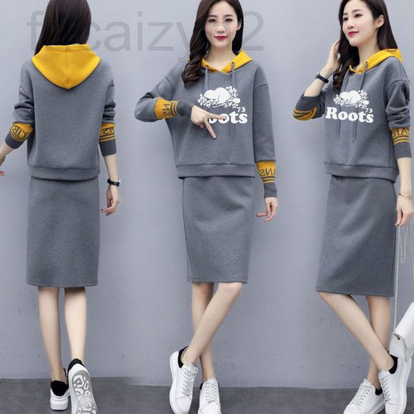 two piece dress designer 2021 autumn new foreign style fashion trend, age reduction, thin, contrast color splicing, sports and leisure hoode, White
two piece dress designer 2021 autumn new foreign style fashion trend, age reduction, thin, contrast color splicing, sports and leisure hoode, White
