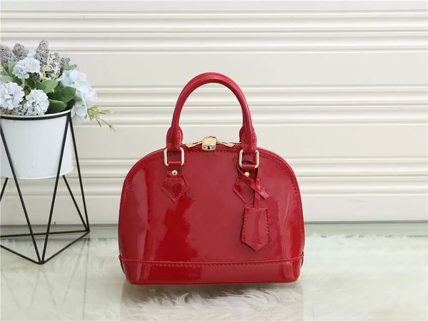 women tote shoulder bags retro luxurys designers crossbody bag embossing patent leather handbags shell wallet purse
women tote shoulder bags retro luxurys designers crossbody bag embossing patent leather handbags shell wallet purse