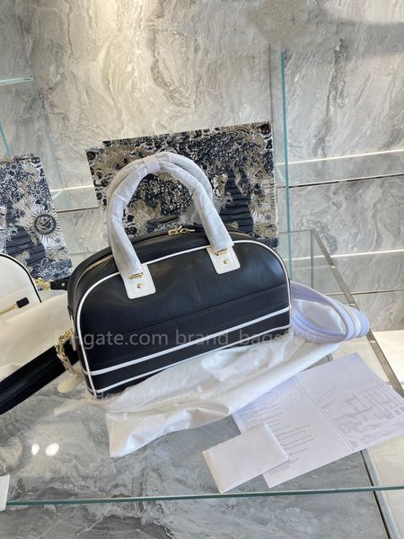 2022 vibe bowling bag luxury designer retro sporty tote semicircular outline soft genuine leather crossbody bags large capacity shopping bag
2022 vibe bowling bag luxury designer retro sporty tote semicircular outline soft genuine leather crossbody bags large capacity shopping bag