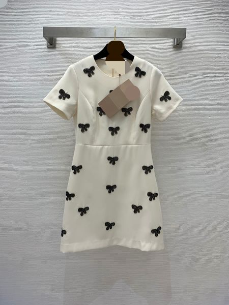 411 2022 spring summer brand same style dress short sleeve crew new a line above knee luxury womens clothes. flora print beads weini, Black
411 2022 spring summer brand same style dress short sleeve crew new a line above knee luxury womens clothes. flora print beads weini, Black