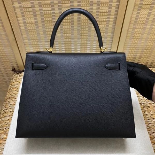 2022 new palm print female leather messenger high-end luxury design fashion and elegant shoulder bag
2022 new palm print female leather messenger high-end luxury design fashion and elegant shoulder bag