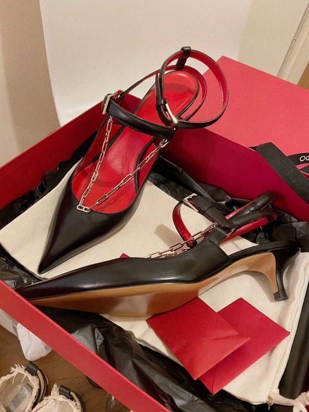 summer new style leather pointed toe buckle high heels female chain fairy style cat heels mid-heel sandals women, Black
summer new style leather pointed toe buckle high heels female chain fairy style cat heels mid-heel sandals women, Black